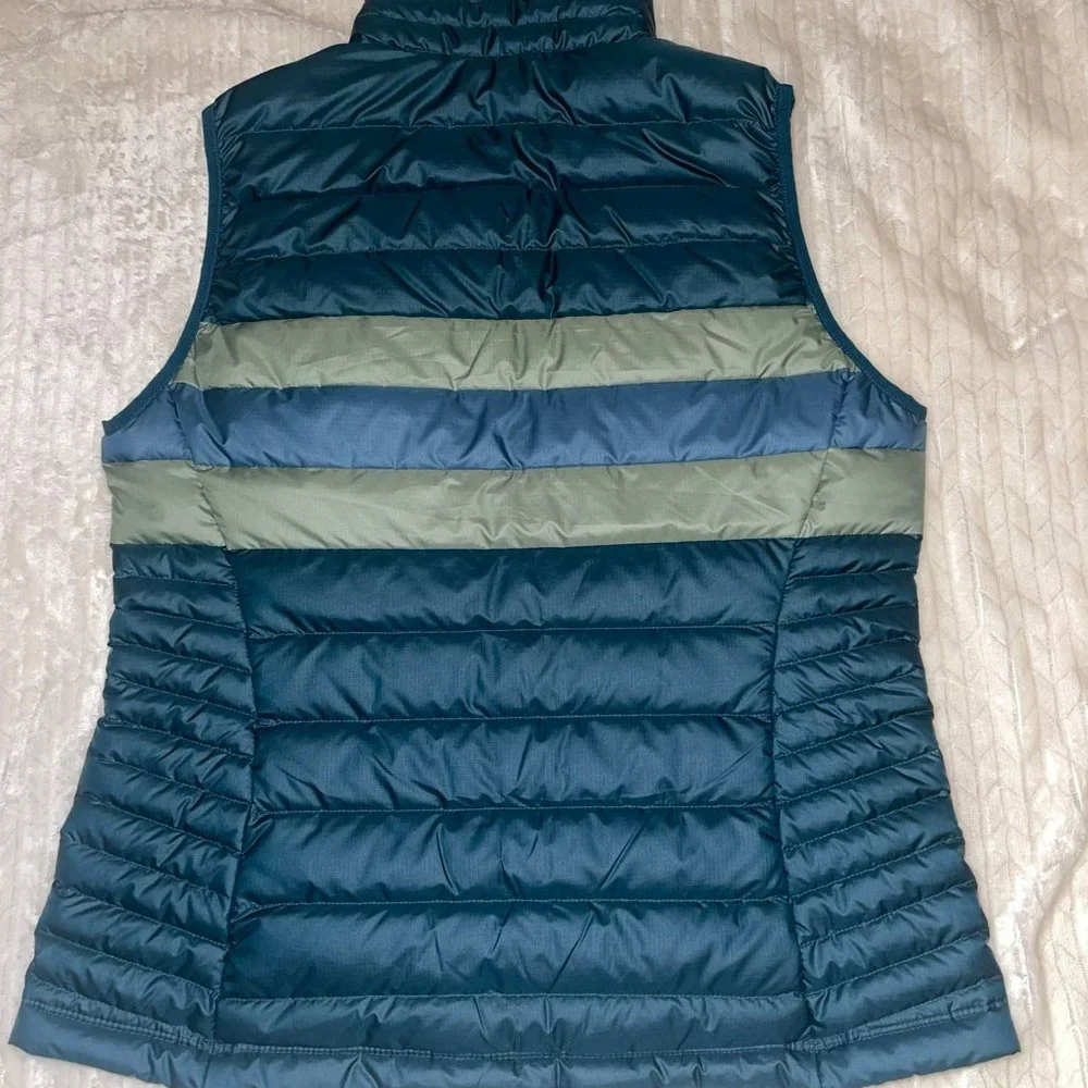 Patagonia Women's Vest in Teal and Sage - Picture 4 of 6